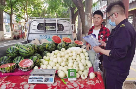 西固区严把“申请关”保证自产自销瓜果摊点的规范管理