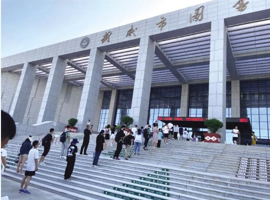 武威市图书馆备受市民欢迎 读者入馆量破30万人次