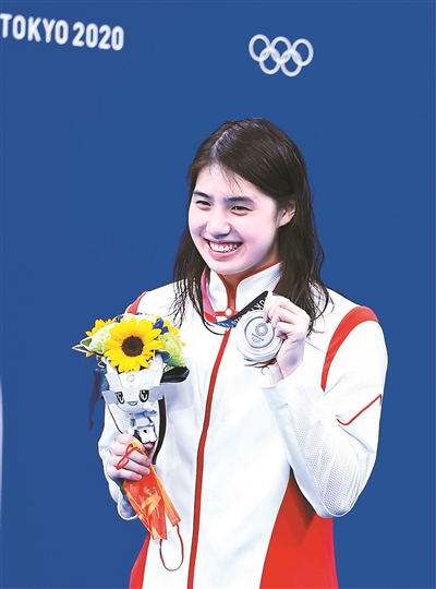 中国选手张雨霏游出了55秒64的好成绩获得了亚军